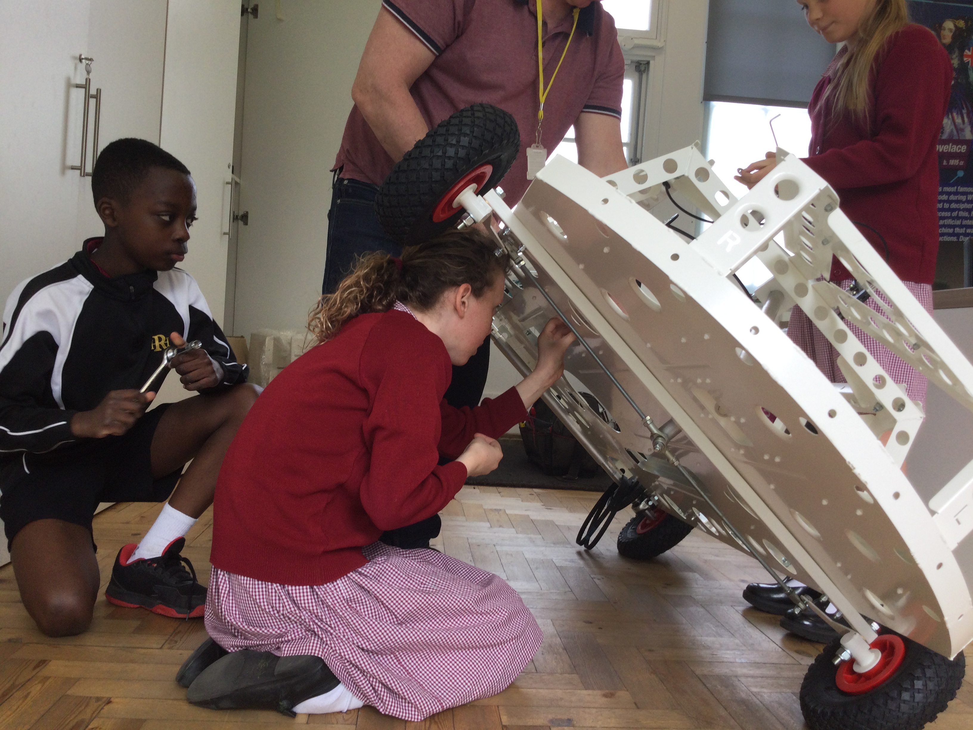 Students working on their Goblin YEE electric car
